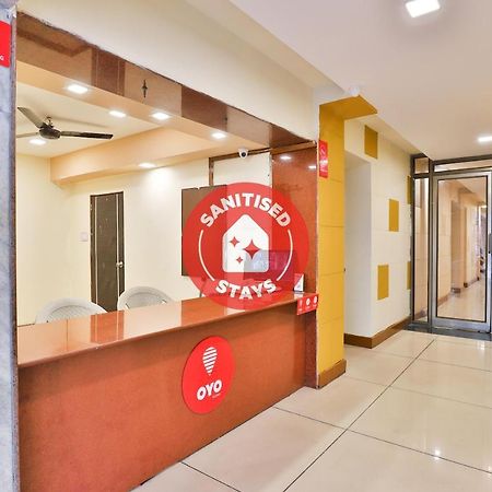Oyo 13668 Hotel Utsav Vadodara Eksteriør bilde