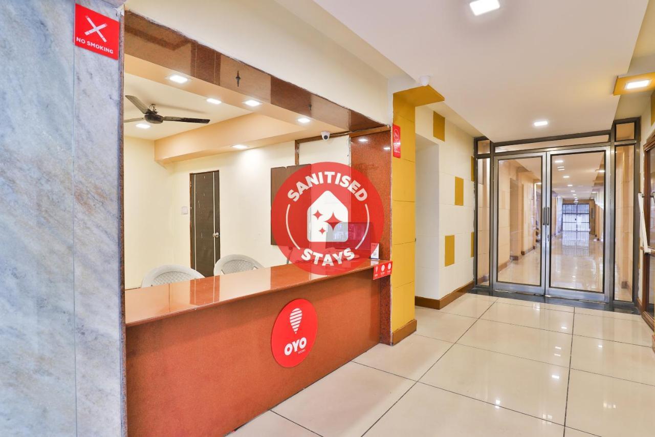 Oyo 13668 Hotel Utsav Vadodara Eksteriør bilde