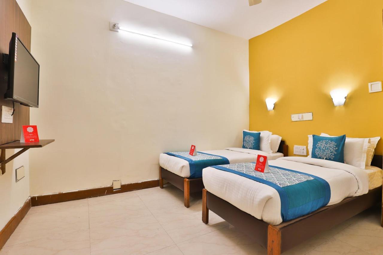 Oyo 13668 Hotel Utsav Vadodara Eksteriør bilde