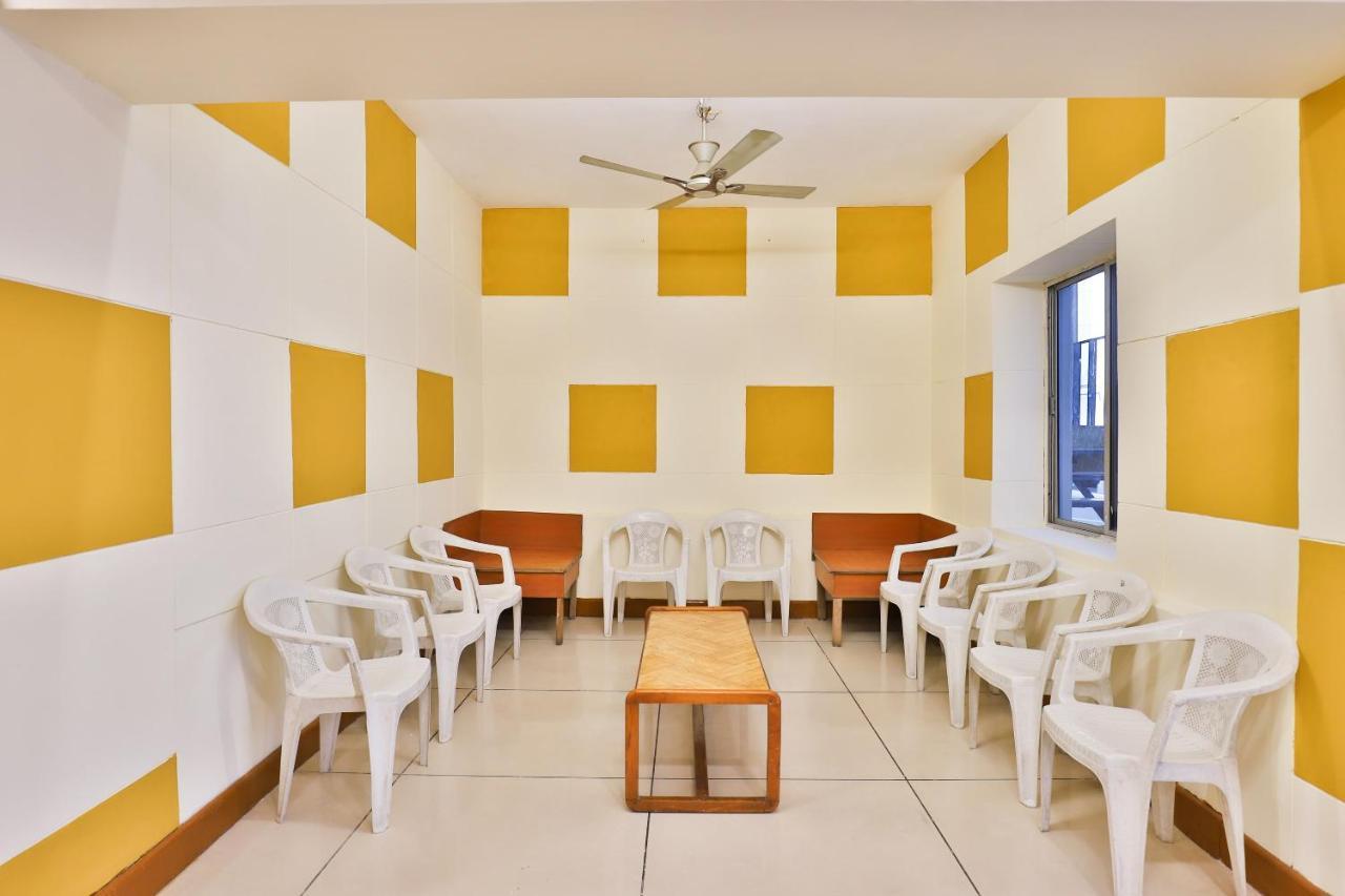 Oyo 13668 Hotel Utsav Vadodara Eksteriør bilde