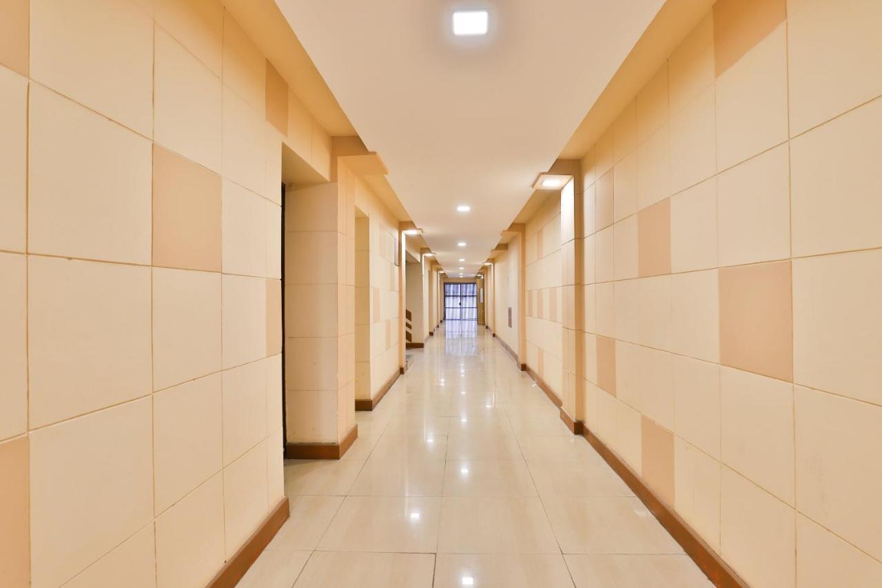 Oyo 13668 Hotel Utsav Vadodara Eksteriør bilde